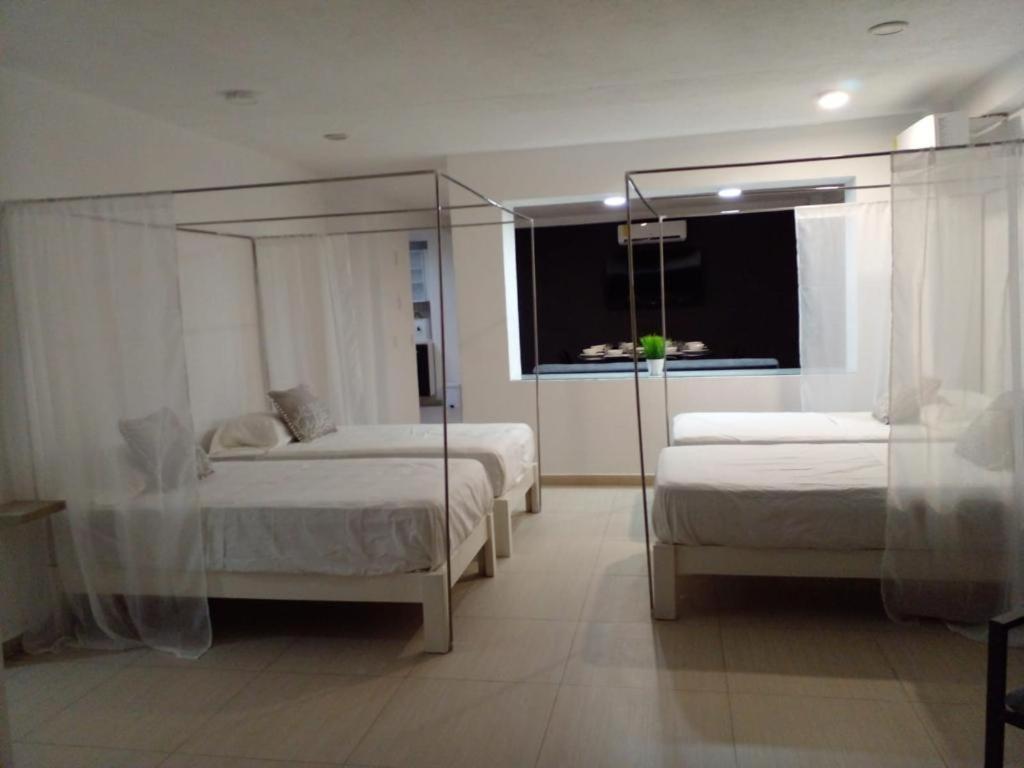 Sky Inn Acapulco Y Condominio Mediterrane Exterior foto