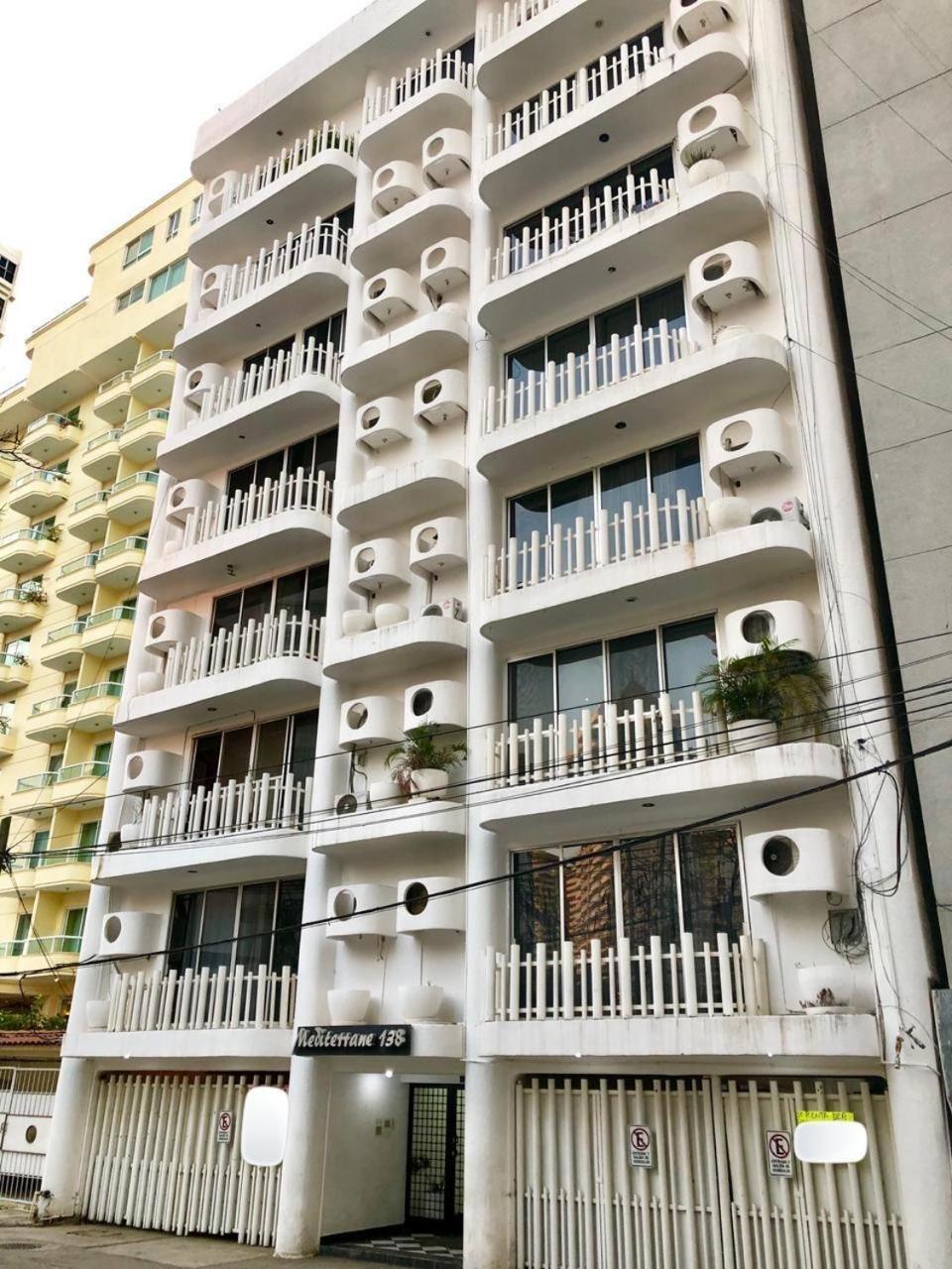 Sky Inn Acapulco Y Condominio Mediterrane Exterior foto